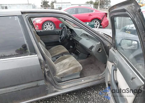 1986 Honda Accord Lxi z USA, uszkodzony, nr VIN 1HGBA7441GA164942